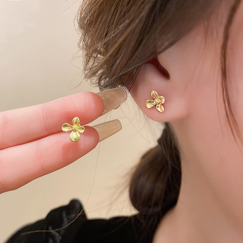 Wholesale light luxury alloy silver needle earrings